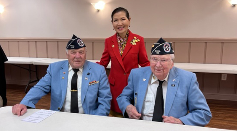 First Lady Yumi Hogan greets Chapter Commander Becker and Secretary Wienhoff